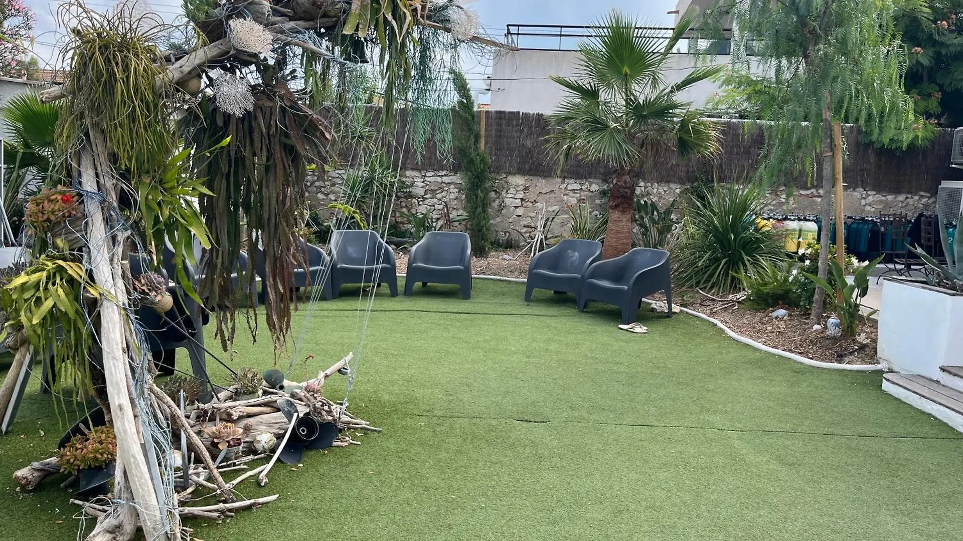 Mgh Massilia Green House Marsella Francia