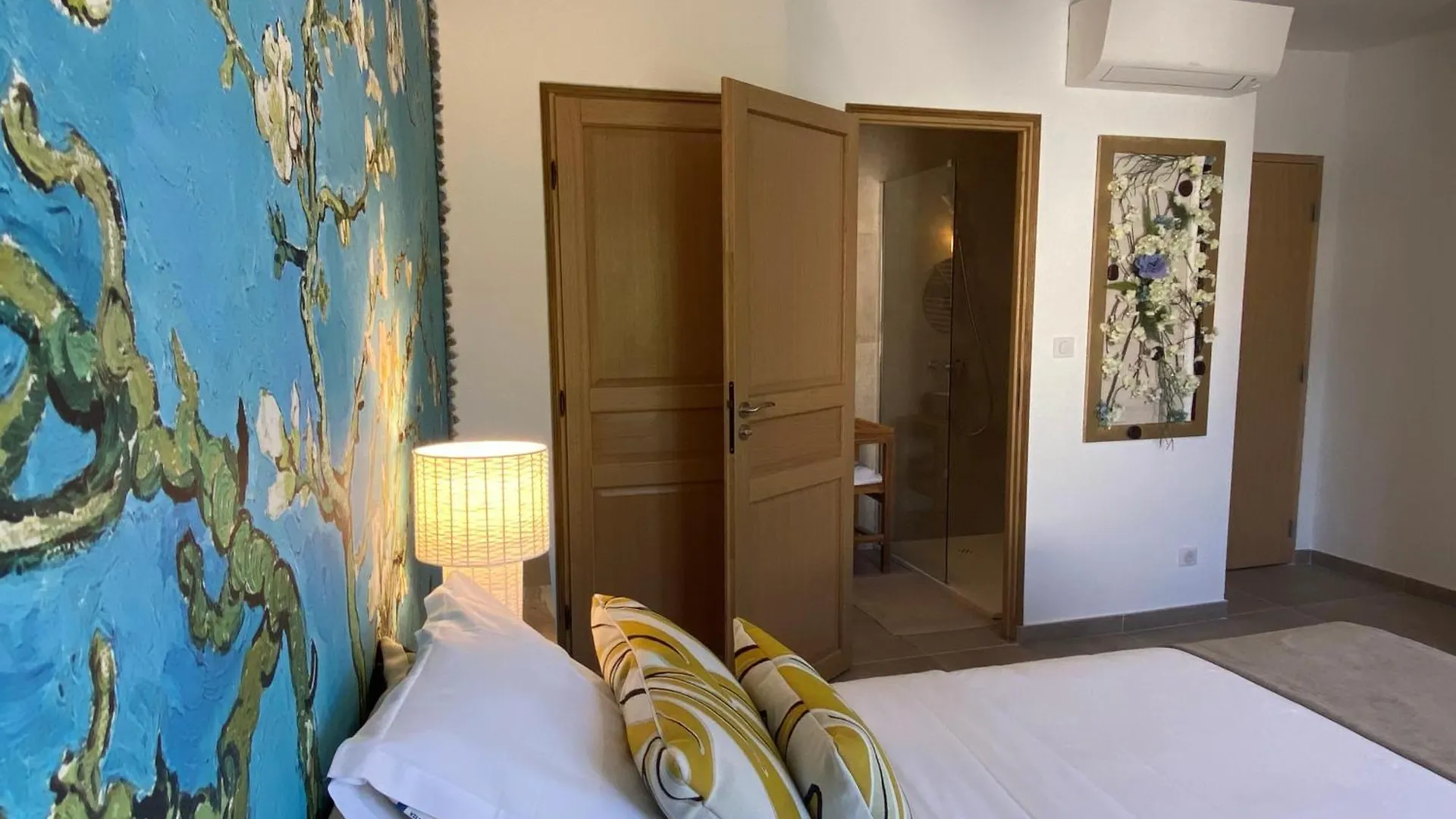 Mgh Massilia Green House Marsella Hotel